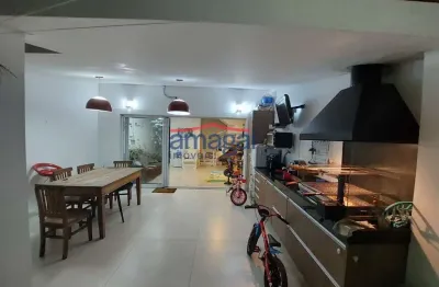 Casa em condomínio fechado com 3 quartos à venda no Jardim Santa Maria, Jacareí  por R$ 650.000