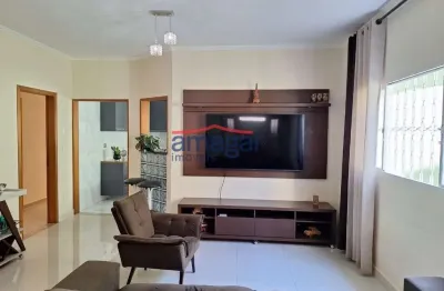 Casa com 3 quartos à venda no Jardim Colônia, Jacareí  por R$ 700.000