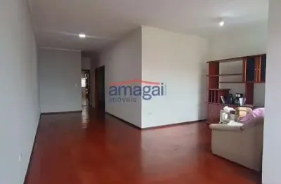 Casa com 3 quartos para alugar no Parque dos Príncipes, Jacareí  por R$ 2.900