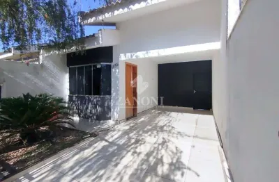 Casa com 3 dormitorios, sendo 1 suite, e edicula com churrasqueira