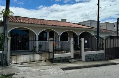 Casa com 3 dormitórios à venda, 170 m² por r$ 690.000,00 - serraria - são josé/sc