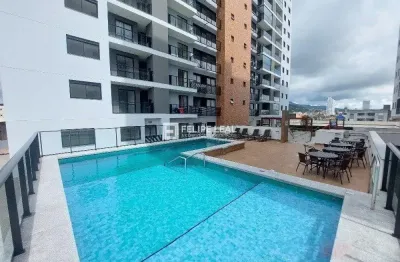 Esse apartamento está vazio, limpo, iluminado pelo sol da manhã** e esperando para ser o cenário da sua próxima conquista.  