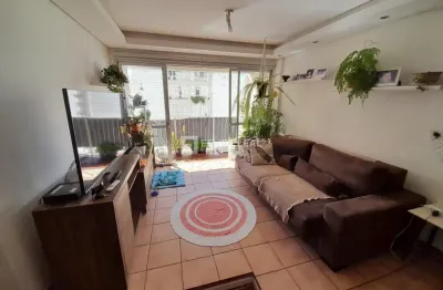 Apartamento com 03 dormitórios (01 suíte) localizado no centro de florianópolis