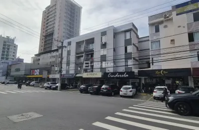 Apartamento de 2 dormitórios, com vaga coberta e localização estratégica no bairro kobrasol