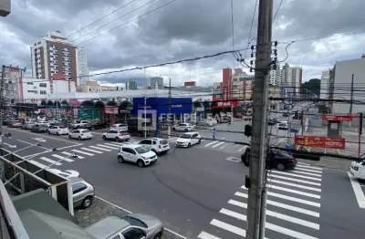 Apartamento de 2 dormitórios, com vaga coberta e localização estratégica no bairro kobrasol