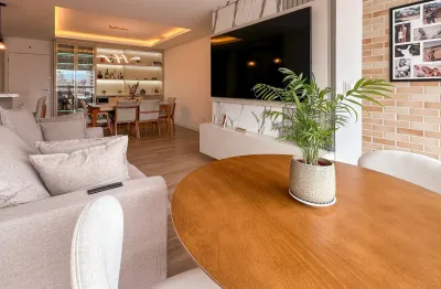 Apartamento com 03 dormitórios com vista mar no estreito — pronto para viver o melhor de florianópolis  