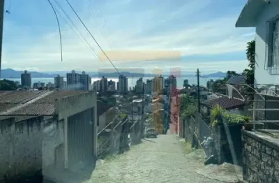 Casa com 2 quartos à venda na rua antônio eleutério vieira, 610, agronômica, florianópolis por r$ 395.000