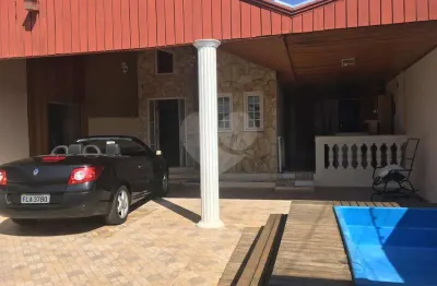 Casa com 3 quartos à venda na Júlio Holtz, 15, Parque Atenas do Sul, Itapetininga