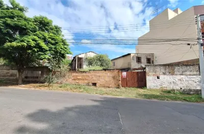 Terreno à venda na Rua Roque Calage, Passo da Areia, Porto Alegre