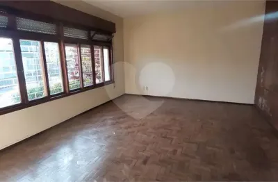 Casa com 3 quartos à venda no Três Figueiras, Porto Alegre 