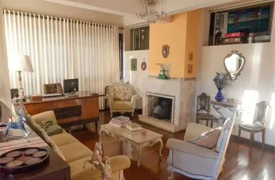 Casa com 3 quartos à venda na Avenida Guaíba, 12692, Ipanema, Porto Alegre