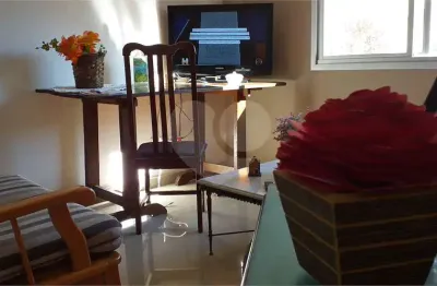 Apartamento com 2 quartos à venda na Rua Roque Calage, 240, Passo da Areia, Porto Alegre