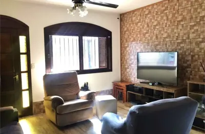 Casa com 4 quartos à venda na Rua Vinte e Um de Agosto, Cavalhada, Porto Alegre