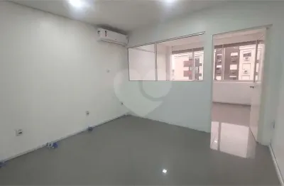 Sala comercial à venda na Avenida Teixeira Mendes, 22, Três Figueiras, Porto Alegre
