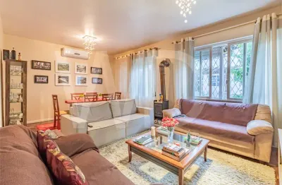 Casa com 3 quartos à venda na Rua Carlos Legori, Passo da Areia, Porto Alegre