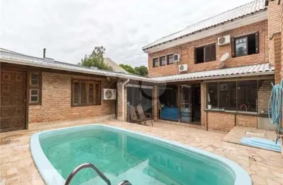 Casa com 3 quartos à venda na Rua Ramis Galvão, Passo da Areia, Porto Alegre