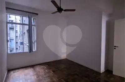 Apartamento com 3 quartos à venda na Rua Marechal Floriano Peixoto, Centro, Porto Alegre