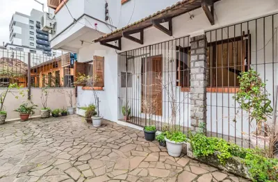 Casa com 4 quartos à venda na Avenida Ijuí, 181, Petrópolis, Porto Alegre