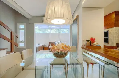 Casa em condomínio fechado com 3 quartos à venda na Rua Costa Lima, 564, Teresópolis, Porto Alegre