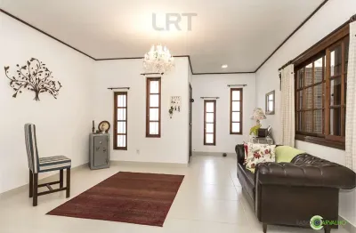 Casa com 3 quartos para alugar na Rua General Pedro Bittencourt, 253, Passo da Areia, Porto Alegre