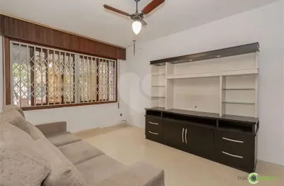 Casa com 3 quartos à venda na Avenida Bagé, Petrópolis, Porto Alegre