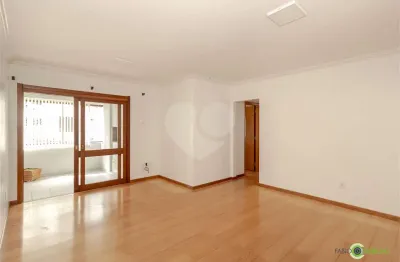 Apartamento com 3 quartos para alugar no Menino Deus, Porto Alegre 