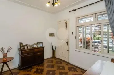 Casa com 3 quartos à venda na Rua João Abbott, 212, Petrópolis, Porto Alegre