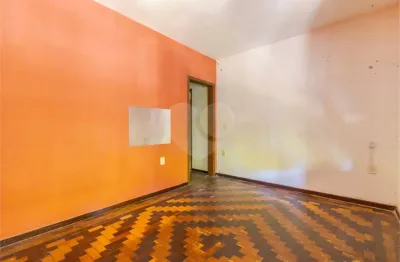 Casa com 3 quartos para alugar na Avenida Carneiro da Fontoura, 357, Passo da Areia, Porto Alegre