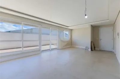 Apartamento com 3 quartos para alugar no Passo da Areia, Porto Alegre 