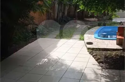 Casa com 4 quartos para alugar na Rua Frederico Mentz, 1781, São João, Porto Alegre