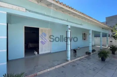 Casa à venda no bairro sagrada família - imbituba/sc