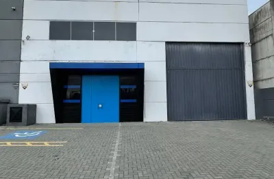 Locação anual galpão comercial com 260m² no bairro nova esperança