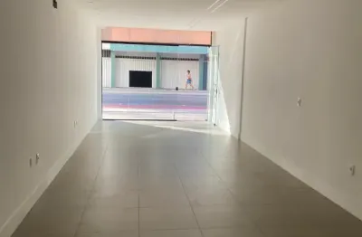 Locação anual de sala comercial com 56,42m² na av. brasil na área central