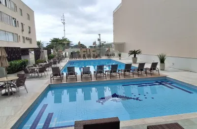 Frente mar mobiliado com 4 quartos sendo 2 suítes, para locação anual no edifício paraíso