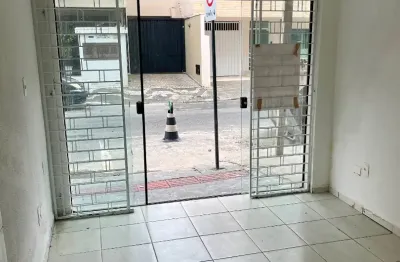Sala compacta e estratégica na terceira avenida, ideal para pequenos negócios