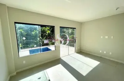 Em itaipu casa duplex à venda com 3 quartos (1 suíte) lavado, piscina e 2 vagas