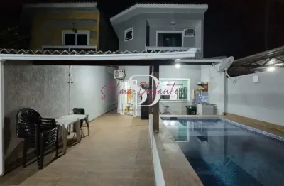 Em itaipu casa a venda com 3 quartos (1 suíte) piscina e quintal