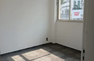 Em Icaraí Apartamento à venda com 2 quartos próximo ao Colégio  Abel