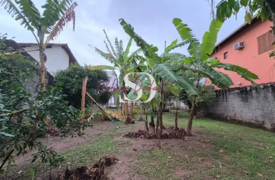 Em itaipu, terreno plano à venda com 360 m², murado e pronto para construir