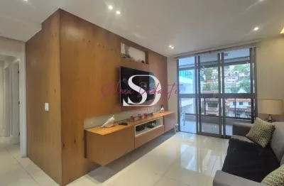 Na segunda quadra da praia em charitas, apartamento à venda com 3 quartos sendo 1 suíte, varanda, lavabo e 2 vagas de garagem na escritura.