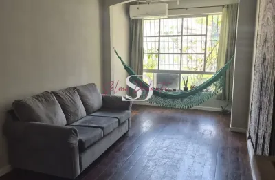 Em Icaraí apartamento a venda com 2 quartos, 2 banheiros, vista livre e vaga de garagem em prédio com piscina