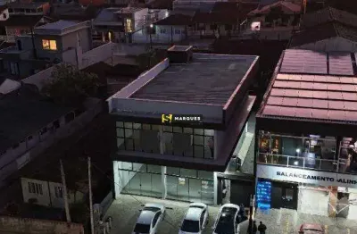 Prédio comercial recém construído, disponível para locação no bairro petrópolis com boehmerwald
