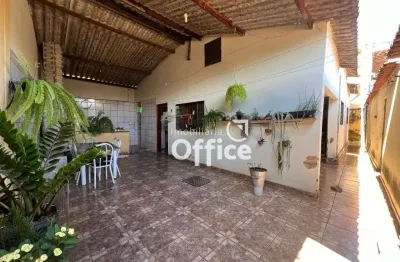 Casa á venda com 3 quartos sendo 1 suíte no bairro santa maria de nazareth.