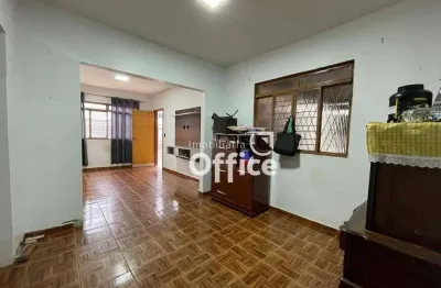 Casa com 3 quartos à venda, 180 m² por r$ 600.000 - vila santa isabel - anápolis/go
