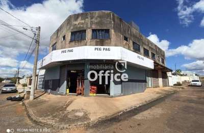 Prédio com 2 pontos comerciais e 2 apartamentos à venda, 400 m² por r$ 800.000 - residencial ayrton senna - anápolis/go