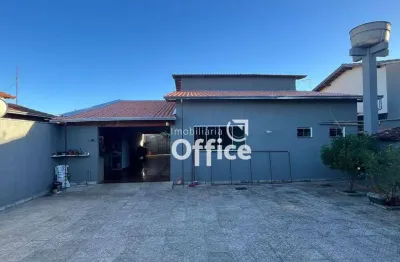 Casa à vendano bairro sao carlos  3/4 sendo 1 suite , sala , cozinha com moveis planejados , lote, 320 m² por r$ 700.000 - são carlos - anápolis/go