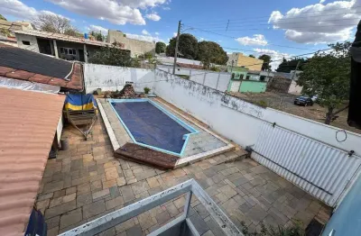 Casa com 3 quartos à venda na Rua 13, 11, Village Jardim Anápolis, Anápolis