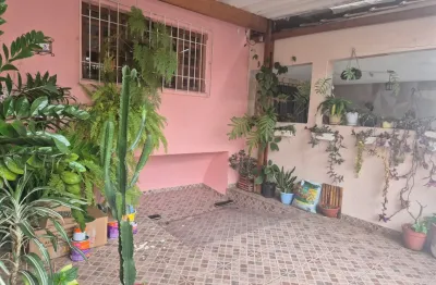 Casa térrea na frente com mais uma casa térrea nos fundos  grande