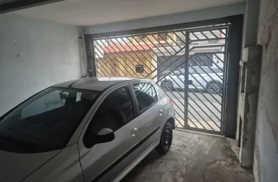 Sobrado em ótima localização no centro da penha de frança confira