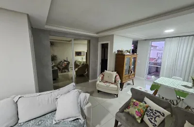 Apartamento de 2 dormitórios em canasvieiras com escritura pública a 250 metros do mar